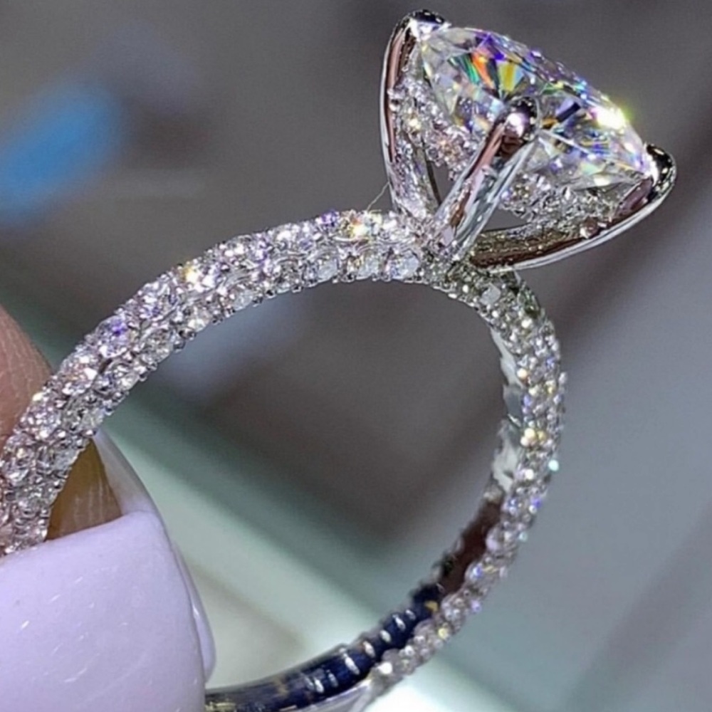 NEW 18K WHITE GOLD DIAMOND ENGAGEMENT RING